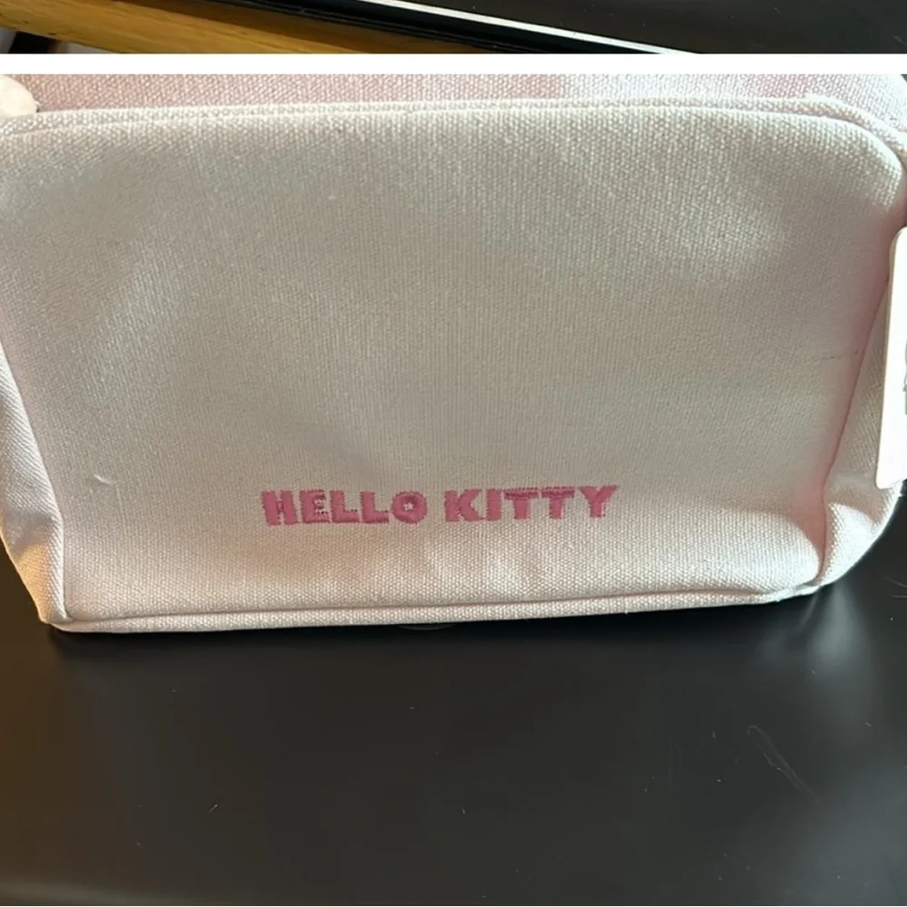 Hello Kitty Canvas Pouch with Red Bow - Picture 2 of 3